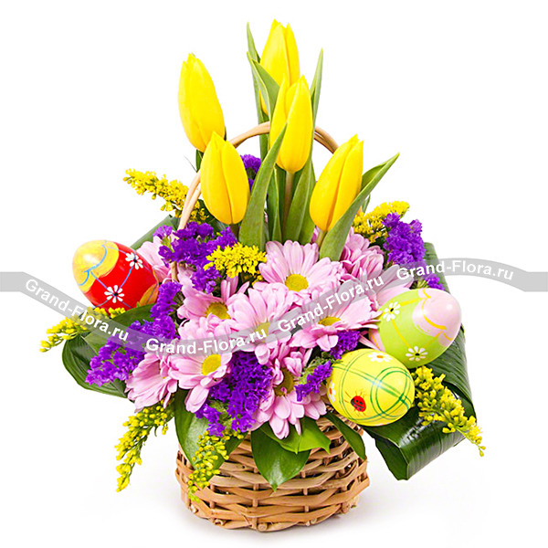 Утро Пасхи – корзина с хризантемами и декоративными яйцами