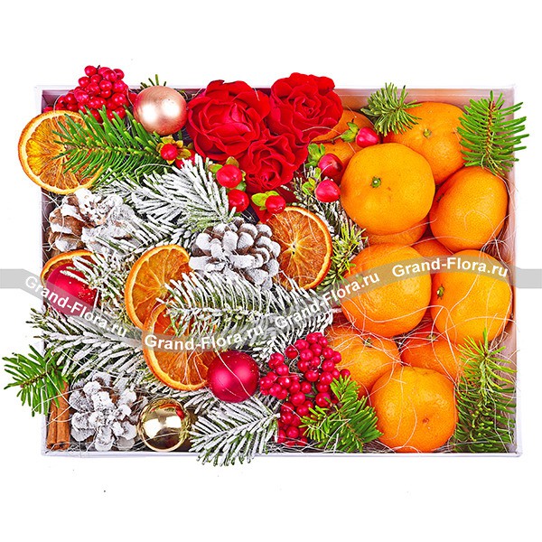 Снежный лес  - новогодняя коробка с мандаринами и конфетами