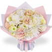 Белый шоколад - букет с белыми хризантемами и кустовыми розами