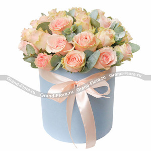 Тайное свидание - коробка с розовыми розами