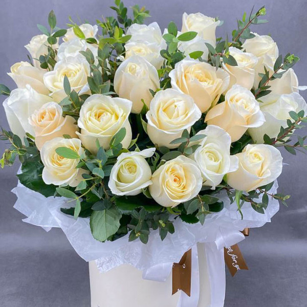 Прекрасное свидание - коробка с белыми розами