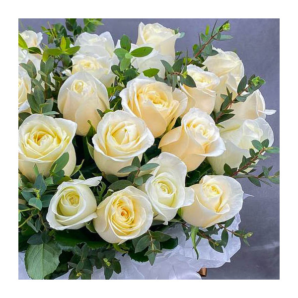 Прекрасное свидание - коробка с белыми розами